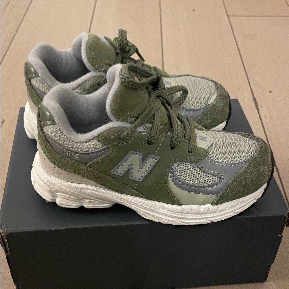 New Balance Kids Sneakers - Olive and Gray - Picture 5 of 5